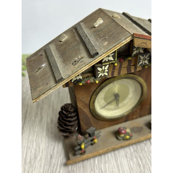 Vintage Wooden Bavarian Lodge Cabin Clock - Clock Works But House Needs TLC - Picture 5 of 12